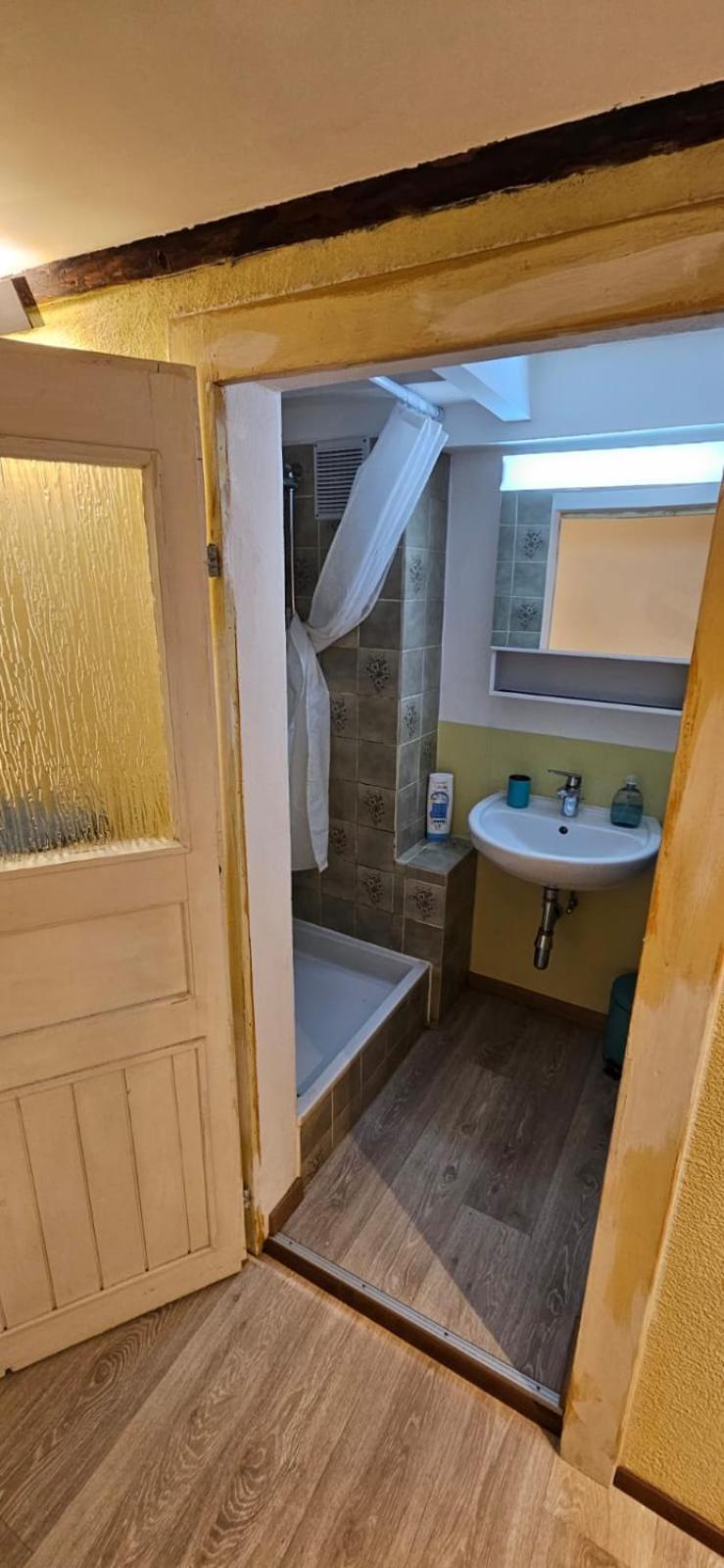Airolo With Private Parking Apartman Kültér fotó